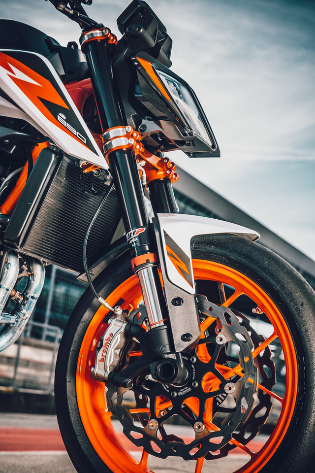 KTM 890 Duke R